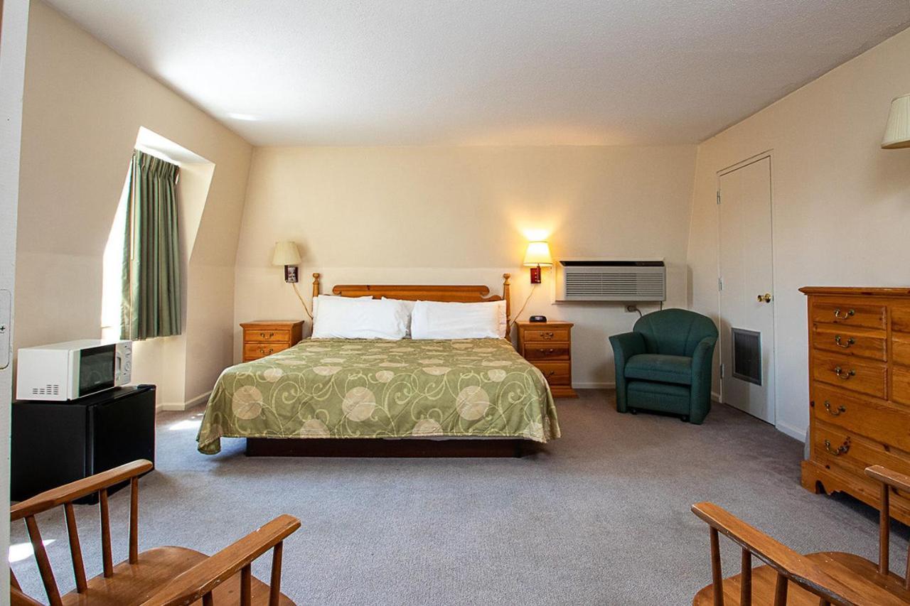 Country Squire Inn And Suites Coshocton Zewnętrze zdjęcie