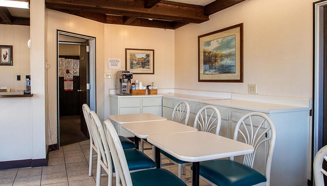 Country Squire Inn And Suites Coshocton Zewnętrze zdjęcie