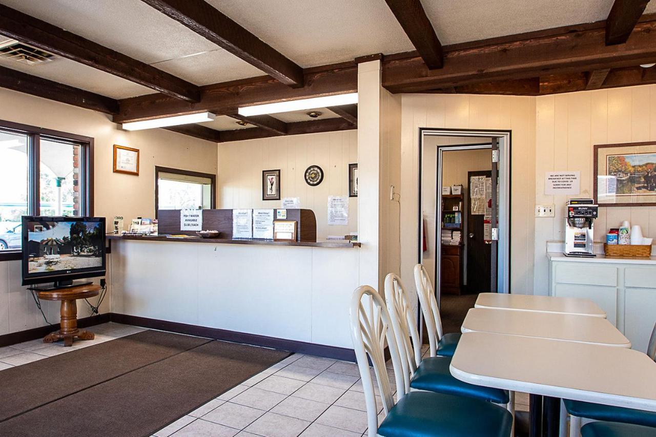 Country Squire Inn And Suites Coshocton Zewnętrze zdjęcie
