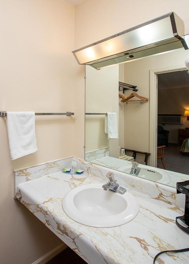Country Squire Inn And Suites Coshocton Zewnętrze zdjęcie