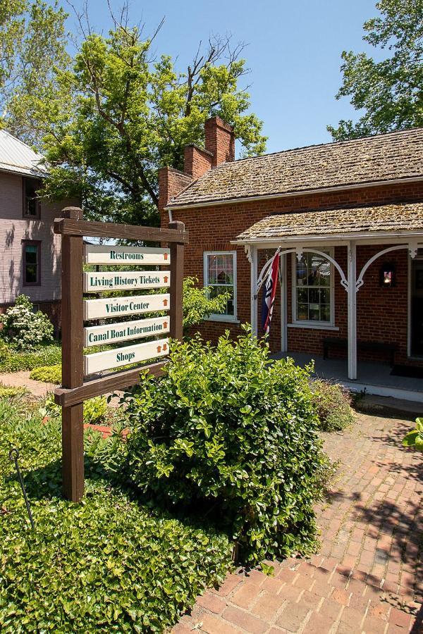 Country Squire Inn And Suites Coshocton Zewnętrze zdjęcie