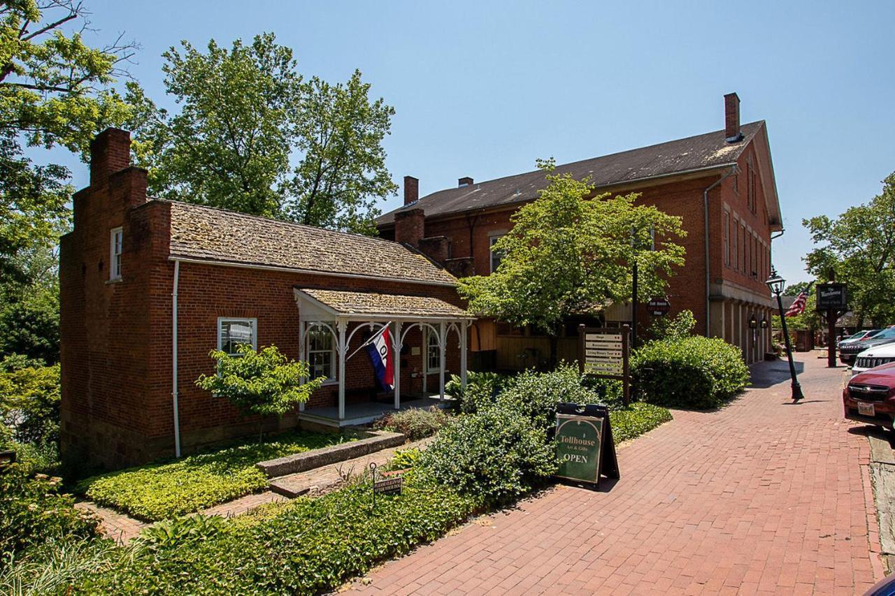 Country Squire Inn And Suites Coshocton Zewnętrze zdjęcie