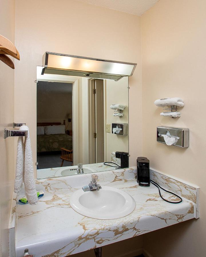 Country Squire Inn And Suites Coshocton Zewnętrze zdjęcie