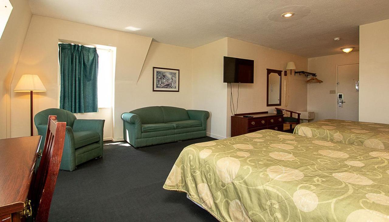Country Squire Inn And Suites Coshocton Zewnętrze zdjęcie
