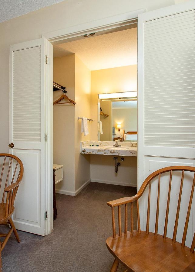 Country Squire Inn And Suites Coshocton Zewnętrze zdjęcie