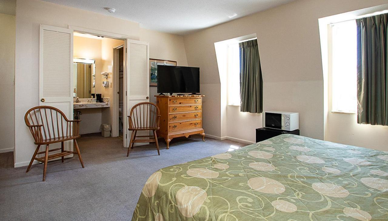 Country Squire Inn And Suites Coshocton Zewnętrze zdjęcie