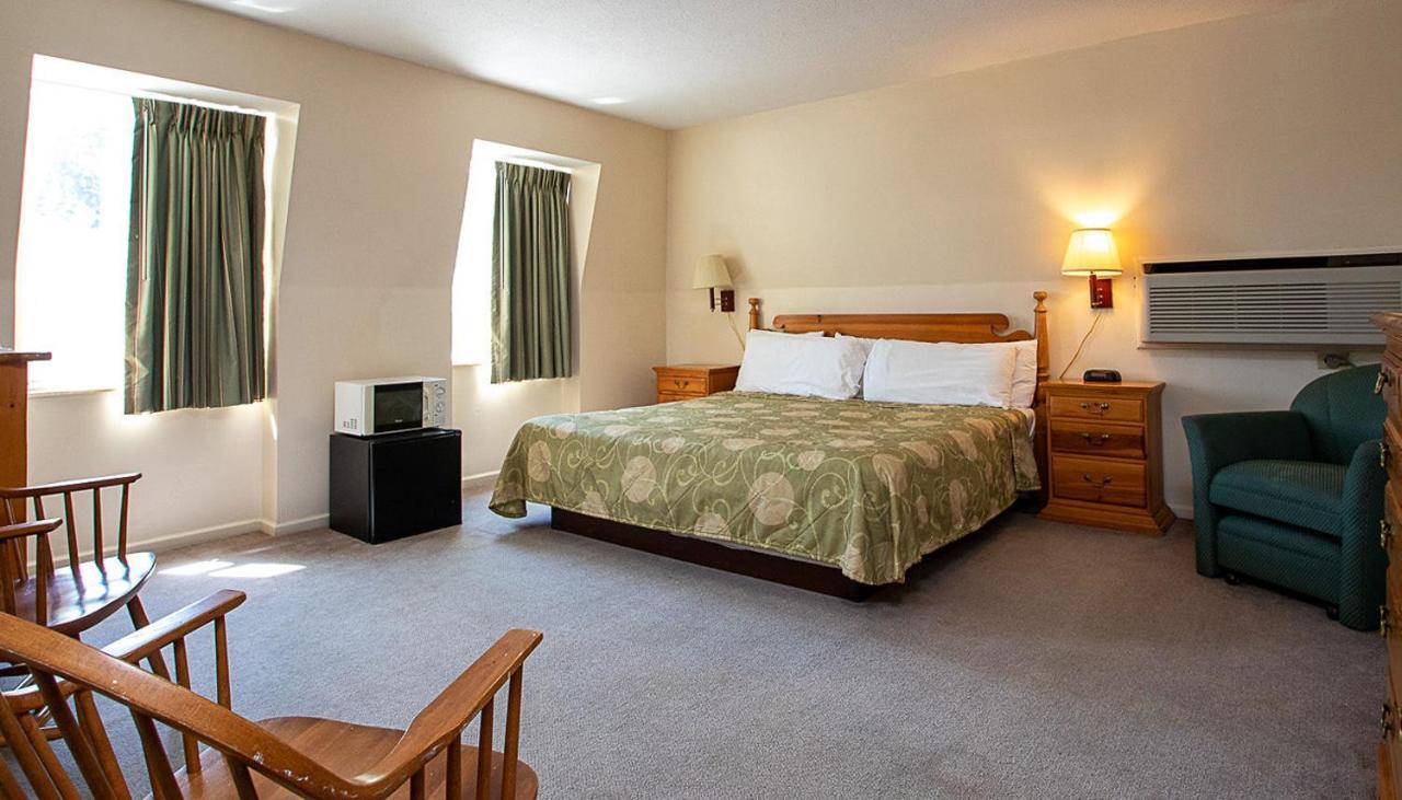 Country Squire Inn And Suites Coshocton Zewnętrze zdjęcie
